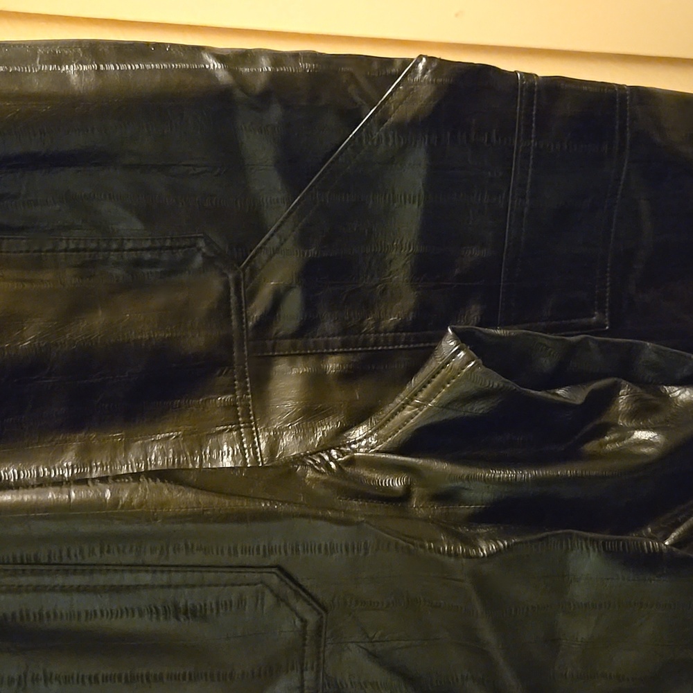 Good American Better Than Leather Faux Leather Overalls Sz 14 14P PETITE - Picture 8 of 9